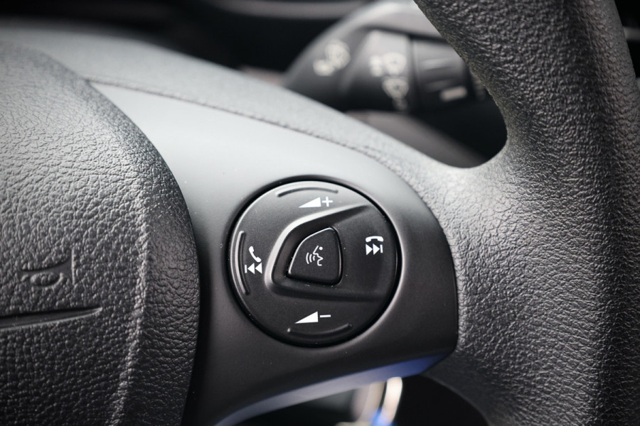 Ford Transit Connect 1.5 EcoBlue | 3-Zitter | Navigatie | Camera | CarPlay | Cruise control | Trekhaak | Stoelverwarming | Nieuwe APK | Onderhoudsbeurt | BPM Vrij