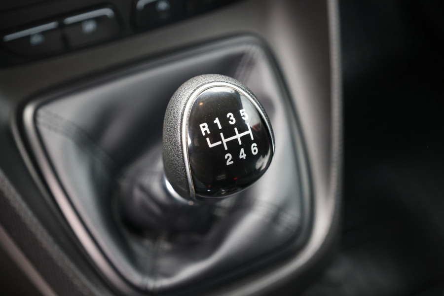 Ford Transit Connect 1.5 EcoBlue | 3-Zitter | Navigatie | Camera | CarPlay | Cruise control | Trekhaak | Stoelverwarming | Nieuwe APK | Onderhoudsbeurt | BPM Vrij