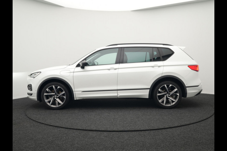 Seat Tarraco 1.4 TSI e-Hybrid FR Plug In Hybrid 245pk Dealer O.H | PHEV | Trekhaak af Fabriek | Alcantara Sportstoelen Memory Verwarmd | Adaptive Cruise | 20"L.M | 360 Camera | Virtual | Carplay |