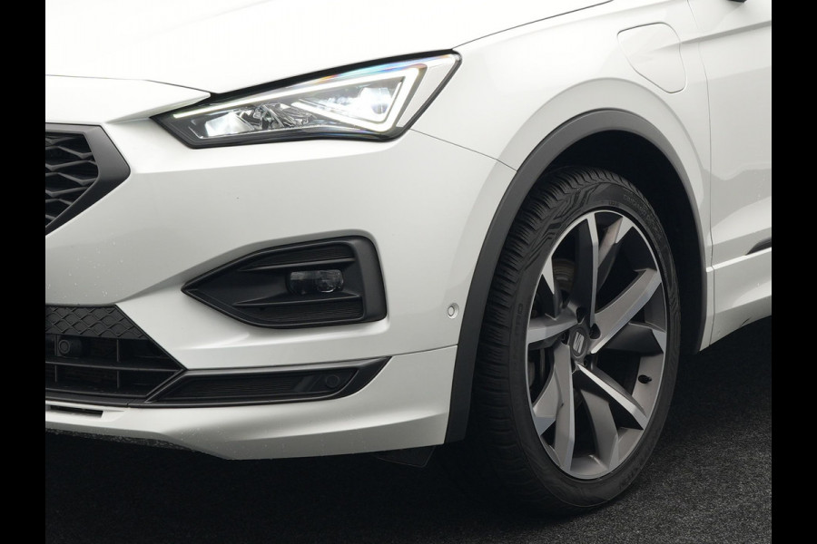 Seat Tarraco 1.4 TSI e-Hybrid FR Plug In Hybrid 245pk Dealer O.H | PHEV | Trekhaak af Fabriek | Alcantara Sportstoelen Memory Verwarmd | Adaptive Cruise | 20"L.M | 360 Camera | Virtual | Carplay |