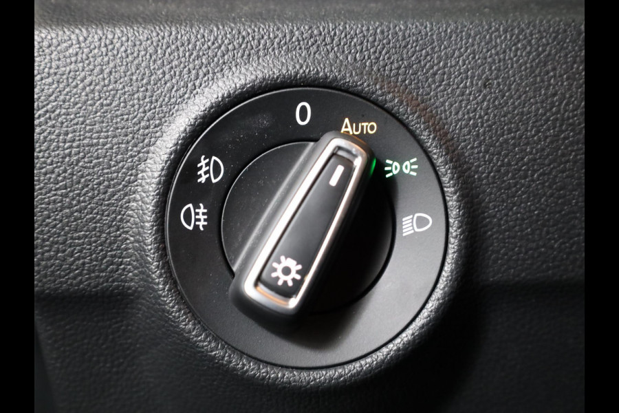 Volkswagen T-Roc 1.5 TSI Style 150pk 6bak |Digi display| LMVelgen| Navi| Camera| Alarm