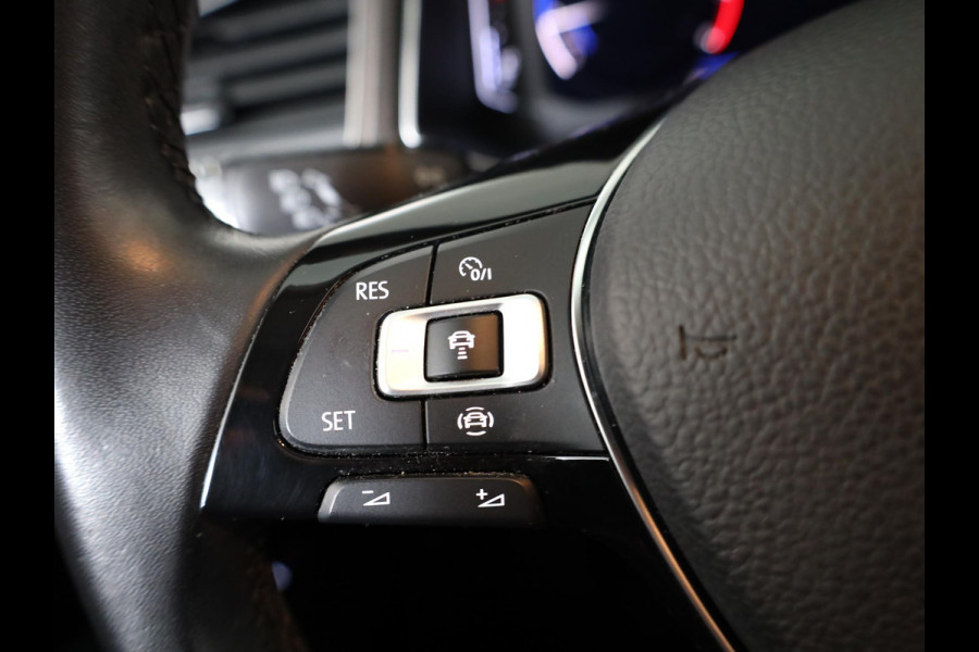 Volkswagen T-Roc 1.5 TSI Style 150pk 6bak |Digi display| LMVelgen| Navi| Camera| Alarm
