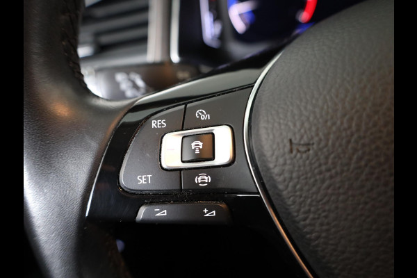 Volkswagen T-Roc 1.5 TSI Style 150pk 6bak |Digi display| LMVelgen| Navi| Camera| Alarm