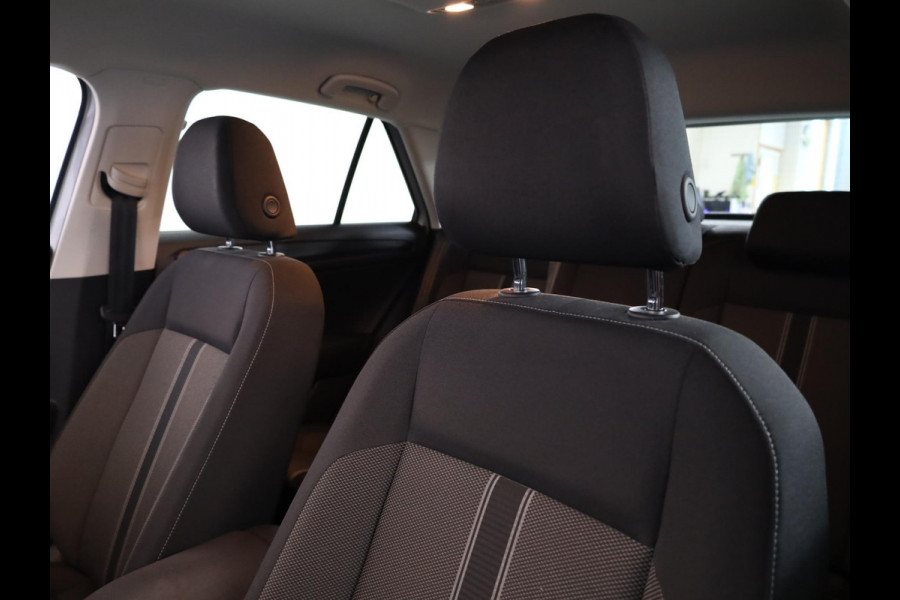 Volkswagen T-Roc 1.5 TSI Style 150pk 6bak |Digi display| LMVelgen| Navi| Camera| Alarm