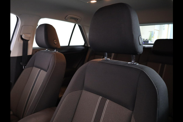 Volkswagen T-Roc 1.5 TSI Style 150pk 6bak |Digi display| LMVelgen| Navi| Camera| Alarm