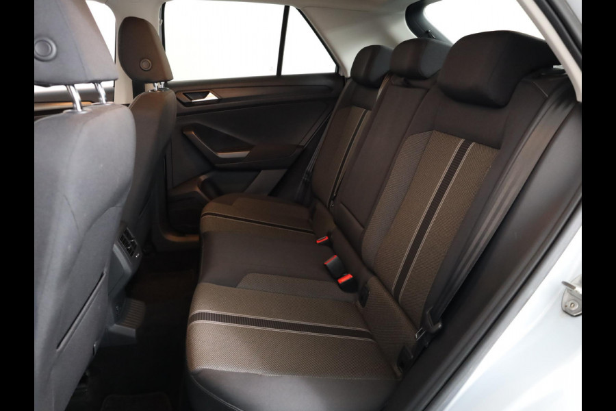 Volkswagen T-Roc 1.5 TSI Style 150pk 6bak |Digi display| LMVelgen| Navi| Camera| Alarm