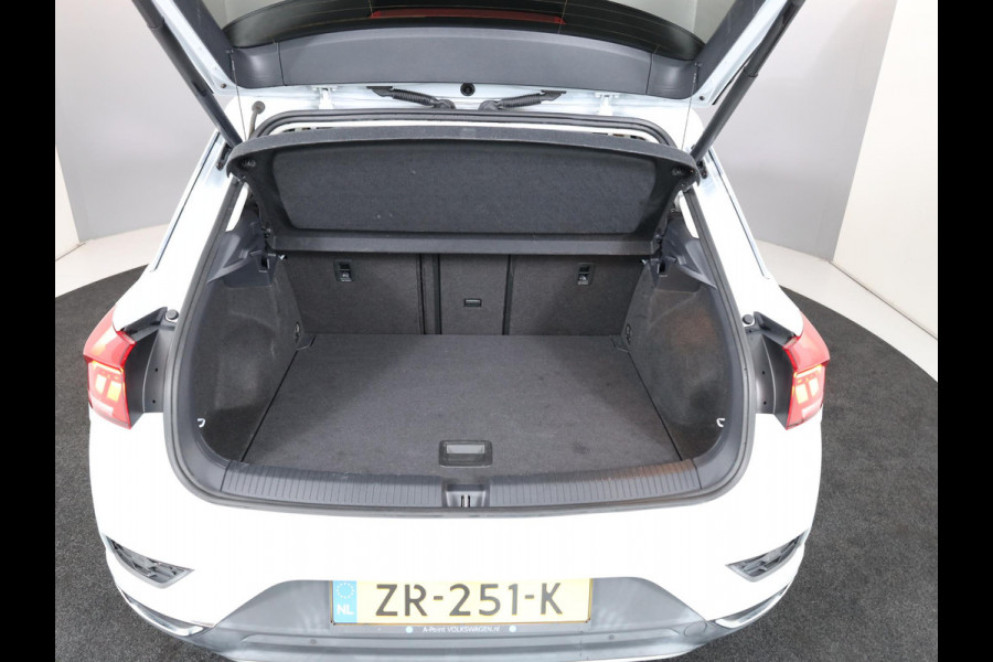 Volkswagen T-Roc 1.5 TSI Style 150pk 6bak |Digi display| LMVelgen| Navi| Camera| Alarm
