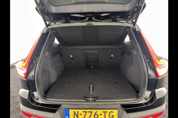 Volvo XC40 Recharge Core [ 3-Fase ] (INCL-BTW) Aut. *FULL-LED | NAVI-FULLMAP | CAMERA | KEYLESS | HEATED-SPORTSEATS | CARPLAY | DIGI-COCKPIT |  CCS-FASTLOADER | ECC | PDC | CRUISE | TOWBAR | SENSUS-CONNECT | 19''ALU*