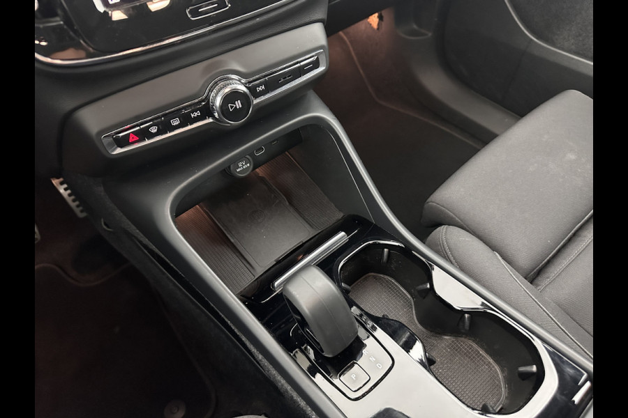 Volvo XC40 Recharge Core [ 3-Fase ] (INCL-BTW) Aut. *FULL-LED | NAVI-FULLMAP | CAMERA | KEYLESS | HEATED-SPORTSEATS | CARPLAY | DIGI-COCKPIT |  CCS-FASTLOADER | ECC | PDC | CRUISE | TOWBAR | SENSUS-CONNECT | 19''ALU*