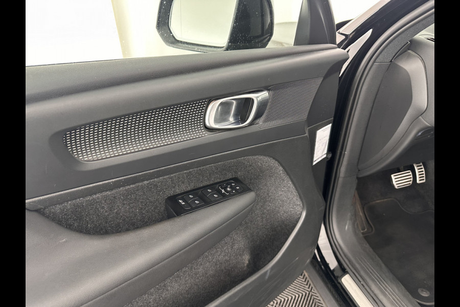 Volvo XC40 Recharge Core [ 3-Fase ] (INCL-BTW) Aut. *FULL-LED | NAVI-FULLMAP | CAMERA | KEYLESS | HEATED-SPORTSEATS | CARPLAY | DIGI-COCKPIT |  CCS-FASTLOADER | ECC | PDC | CRUISE | TOWBAR | SENSUS-CONNECT | 19''ALU*