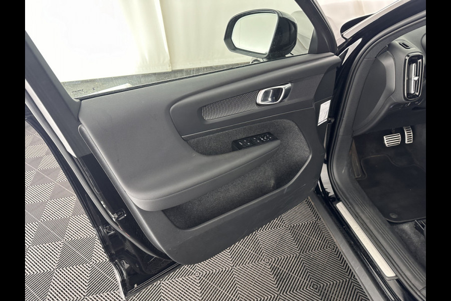 Volvo XC40 Recharge Core [ 3-Fase ] (INCL-BTW) Aut. *FULL-LED | NAVI-FULLMAP | CAMERA | KEYLESS | HEATED-SPORTSEATS | CARPLAY | DIGI-COCKPIT |  CCS-FASTLOADER | ECC | PDC | CRUISE | TOWBAR | SENSUS-CONNECT | 19''ALU*