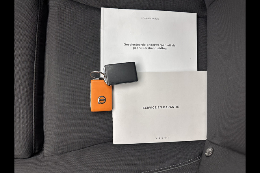 Volvo XC40 Recharge Core [ 3-Fase ] (INCL-BTW) Aut. *FULL-LED | NAVI-FULLMAP | CAMERA | KEYLESS | HEATED-SPORTSEATS | CARPLAY | DIGI-COCKPIT |  CCS-FASTLOADER | ECC | PDC | CRUISE | TOWBAR | SENSUS-CONNECT | 19''ALU*