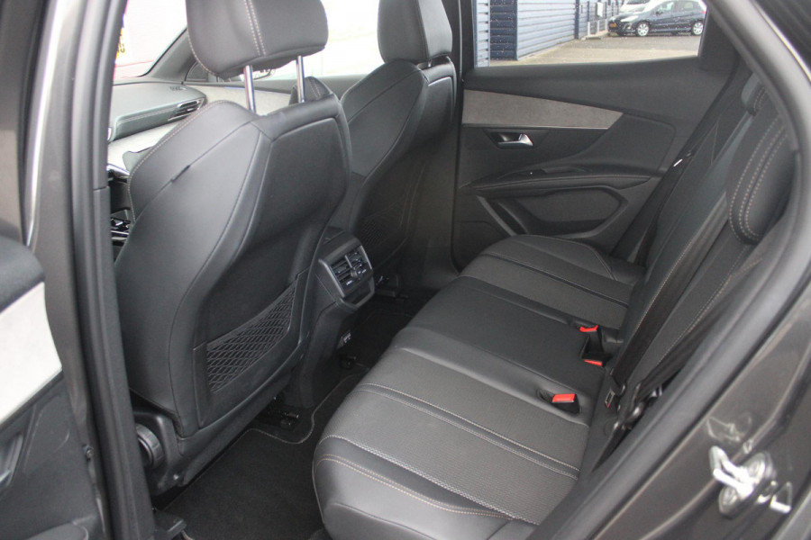 Peugeot 3008 1.2 Hybrid 136 GT | 360° CAMERA | NAVIGATIE | ADAPTIVE CRUISE CONTROL | APPLE CARPLAY/ANDROID AUTO | CLIMATE CONTROL | 18" LICHTMETALEN VELGEN | DODEHOEK DETECTIE | KEYLESS ENTRY/START | FULL LED KOPLAMPEN | PARKEERSENSOREN VOOR EN ACHTER | DAB+ RADIO | LANE ASSIST |