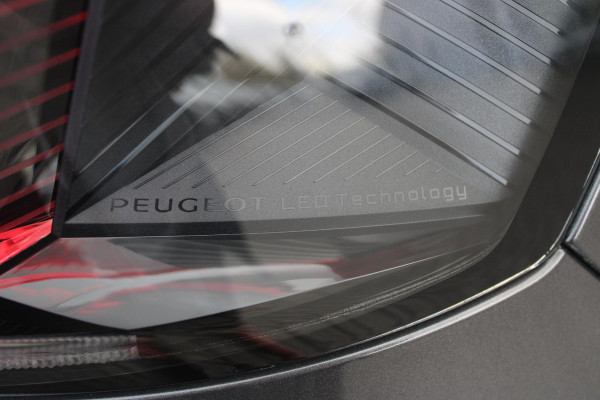 Peugeot 3008 1.2 Hybrid 136 GT | 360° CAMERA | NAVIGATIE | ADAPTIVE CRUISE CONTROL | APPLE CARPLAY/ANDROID AUTO | CLIMATE CONTROL | 18" LICHTMETALEN VELGEN | DODEHOEK DETECTIE | KEYLESS ENTRY/START | FULL LED KOPLAMPEN | PARKEERSENSOREN VOOR EN ACHTER | DAB+ RADIO | LANE ASSIST |