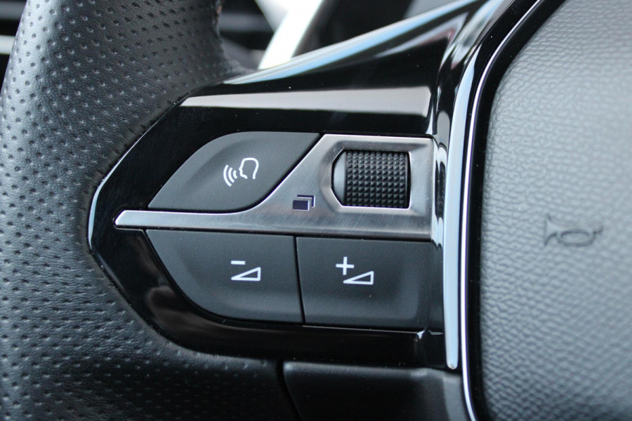 Peugeot 3008 1.2 Hybrid 136 GT | 360° CAMERA | NAVIGATIE | ADAPTIVE CRUISE CONTROL | APPLE CARPLAY/ANDROID AUTO | CLIMATE CONTROL | 18" LICHTMETALEN VELGEN | DODEHOEK DETECTIE | KEYLESS ENTRY/START | FULL LED KOPLAMPEN | PARKEERSENSOREN VOOR EN ACHTER | DAB+ RADIO | LANE ASSIST |