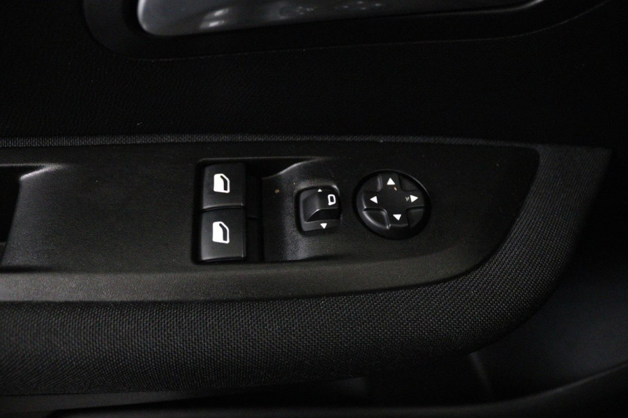 Peugeot 208 1.2 PureTech Blue Lease (NAVIGATIE CARPLAY, CRUISE, STUURBEDIENING, PARKEERSENSOREN, 1e EIGENAAR, GOED ONDERHOUDEN)