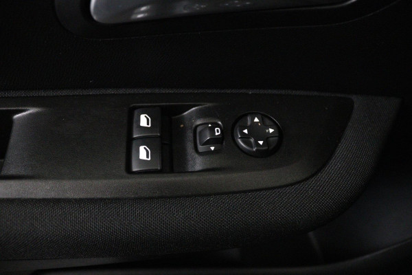 Peugeot 208 1.2 PureTech Blue Lease (NAVIGATIE CARPLAY, CRUISE, STUURBEDIENING, PARKEERSENSOREN, 1e EIGENAAR, GOED ONDERHOUDEN)