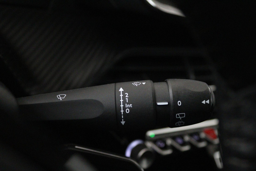 Peugeot 208 1.2 PureTech Blue Lease (NAVIGATIE CARPLAY, CRUISE, STUURBEDIENING, PARKEERSENSOREN, 1e EIGENAAR, GOED ONDERHOUDEN)