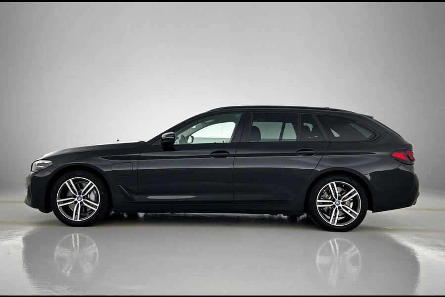 BMW 5 Serie Touring 530e xDrive Black-Line CAMERA TREKHAAK CARPLAY