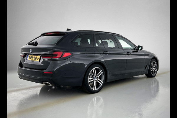 BMW 5 Serie Touring 530e xDrive Black-Line CAMERA TREKHAAK CARPLAY