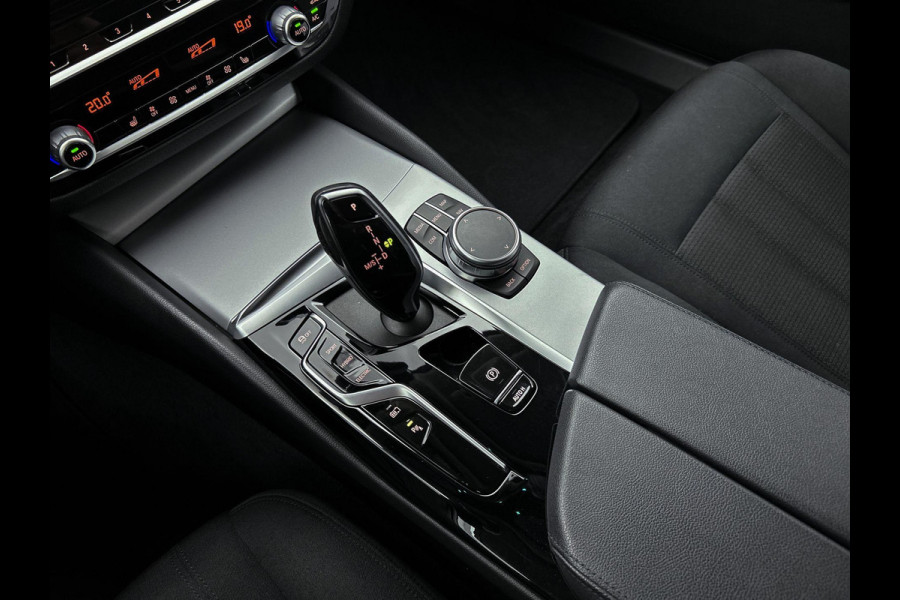 BMW 5 Serie Touring 530e xDrive Black-Line CAMERA TREKHAAK CARPLAY