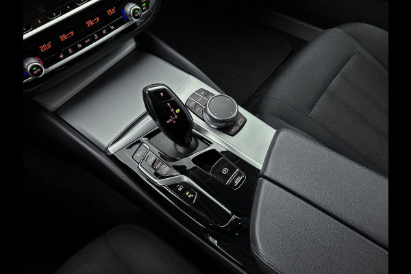 BMW 5 Serie Touring 530e xDrive Black-Line CAMERA TREKHAAK CARPLAY
