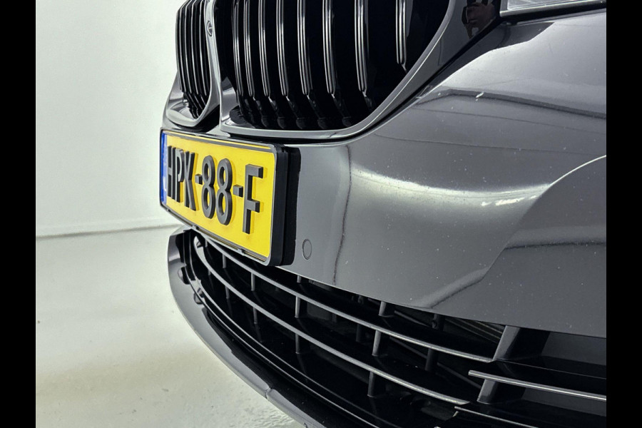 BMW 5 Serie Touring 530e xDrive Black-Line CAMERA TREKHAAK CARPLAY