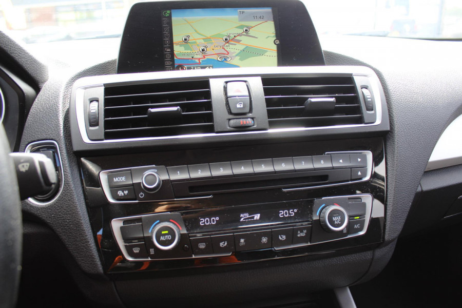 BMW 1-serie 118i Centennial Executive AUTOMAAT NAP MULTIMEDIA