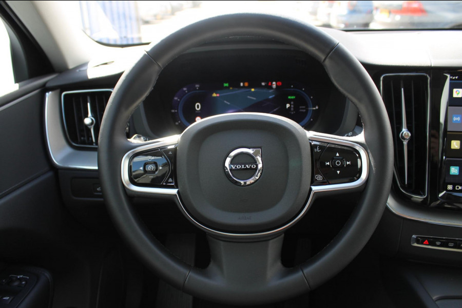 Volvo XC60 T8 Plug-in hybrid AWD Plus Dark Long Range / Panoramisch schuif-kanteldak / lederen bekleding / 360 graden camera / 20" lichtmetalen velgen