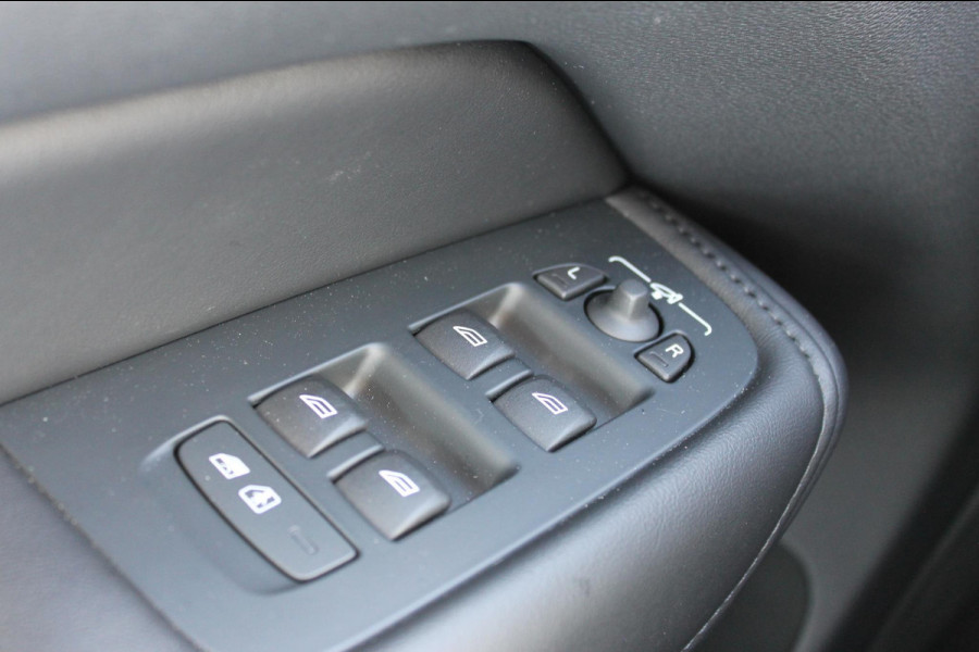 Volvo XC60 T8 Plug-in hybrid AWD Plus Dark Long Range / Panoramisch schuif-kanteldak / lederen bekleding / 360 graden camera / 20" lichtmetalen velgen