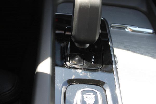 Volvo XC60 T8 Plug-in hybrid AWD Plus Dark Long Range / Panoramisch schuif-kanteldak / lederen bekleding / 360 graden camera / 20" lichtmetalen velgen
