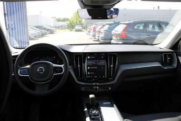 Volvo XC60 T8 Plug-in hybrid AWD Plus Dark Long Range / Panoramisch schuif-kanteldak / lederen bekleding / 360 graden camera / 20" lichtmetalen velgen