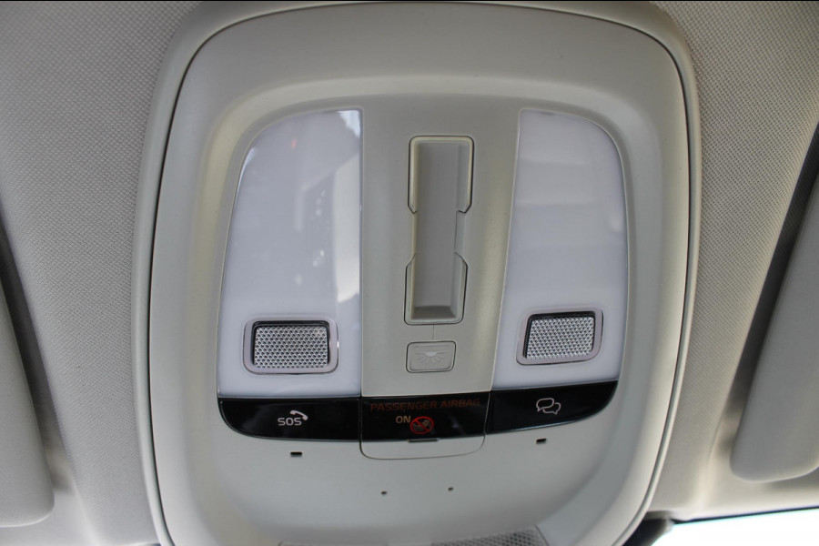 Volvo XC60 T8 Plug-in hybrid AWD Plus Dark Long Range / Panoramisch schuif-kanteldak / lederen bekleding / 360 graden camera / 20" lichtmetalen velgen
