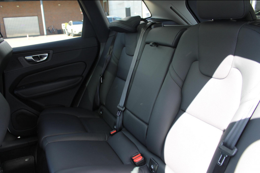 Volvo XC60 T8 Plug-in hybrid AWD Plus Dark Long Range / Panoramisch schuif-kanteldak / lederen bekleding / 360 graden camera / 20" lichtmetalen velgen