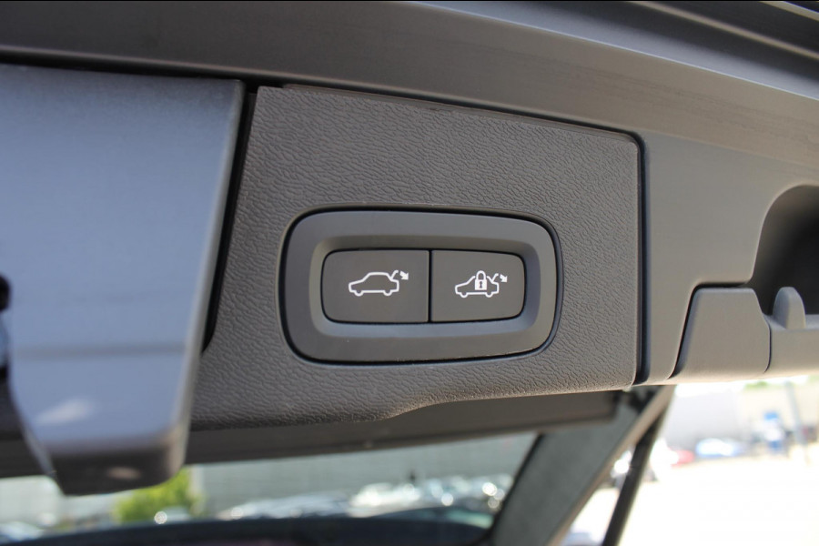 Volvo XC60 T8 Plug-in hybrid AWD Plus Dark Long Range / Panoramisch schuif-kanteldak / lederen bekleding / 360 graden camera / 20" lichtmetalen velgen
