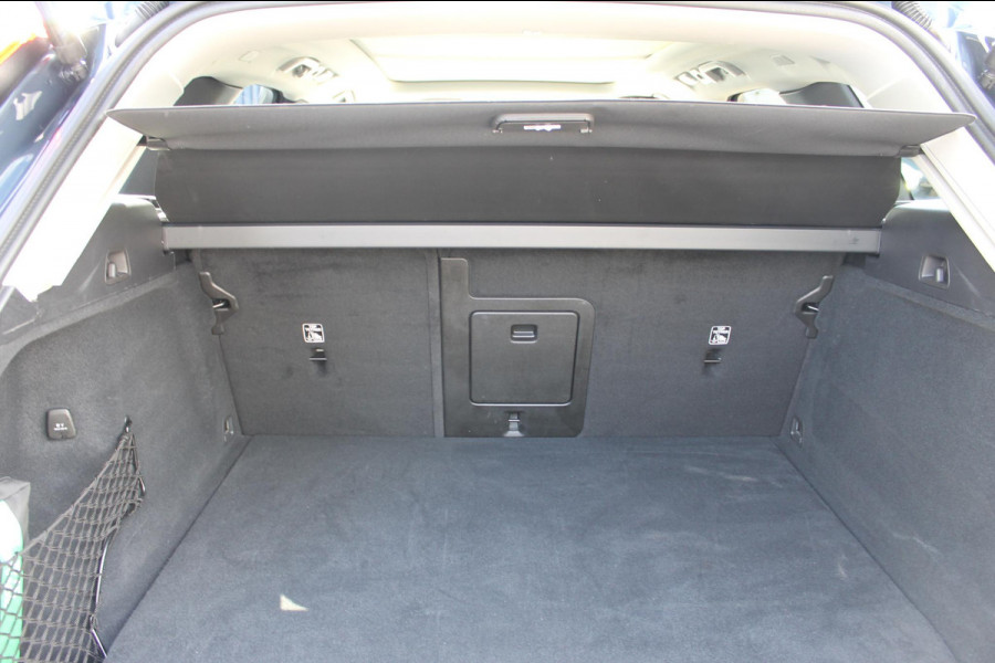 Volvo XC60 T8 Plug-in hybrid AWD Plus Dark Long Range / Panoramisch schuif-kanteldak / lederen bekleding / 360 graden camera / 20" lichtmetalen velgen