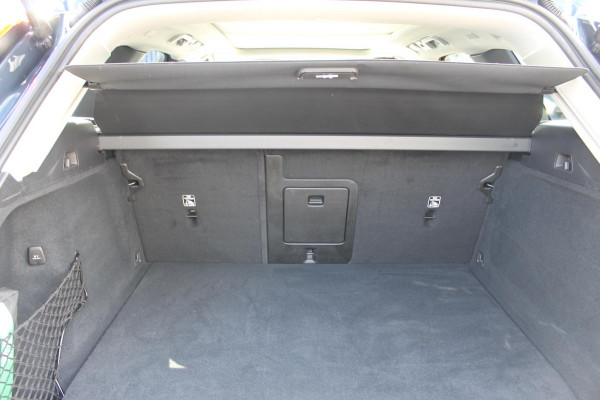 Volvo XC60 T8 Plug-in hybrid AWD Plus Dark Long Range / Panoramisch schuif-kanteldak / lederen bekleding / 360 graden camera / 20" lichtmetalen velgen