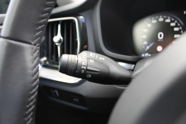 Volvo V60 B4 211PK Automaat Inscription Lederen bekleding / 18" lichtmetalen velgen / Apple Carplay / Adaptieve Cruise control / Stoelverwarming / Elektrisch bedienbare bestuurdersstoel met geheugen