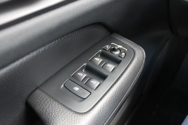 Volvo V60 B4 211PK Automaat Inscription Lederen bekleding / 18" lichtmetalen velgen / Apple Carplay / Adaptieve Cruise control / Stoelverwarming / Elektrisch bedienbare bestuurdersstoel met geheugen