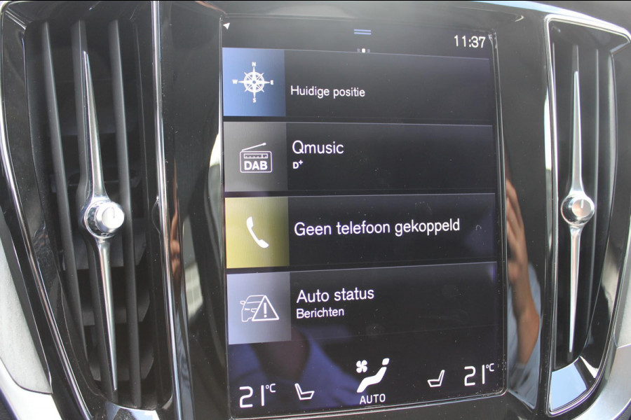 Volvo V60 B4 211PK Automaat Inscription Lederen bekleding / 18" lichtmetalen velgen / Apple Carplay / Adaptieve Cruise control / Stoelverwarming / Elektrisch bedienbare bestuurdersstoel met geheugen
