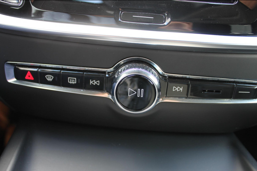 Volvo V60 B4 211PK Automaat Inscription Lederen bekleding / 18" lichtmetalen velgen / Apple Carplay / Adaptieve Cruise control / Stoelverwarming / Elektrisch bedienbare bestuurdersstoel met geheugen