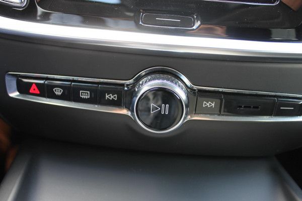 Volvo V60 B4 211PK Automaat Inscription Lederen bekleding / 18" lichtmetalen velgen / Apple Carplay / Adaptieve Cruise control / Stoelverwarming / Elektrisch bedienbare bestuurdersstoel met geheugen