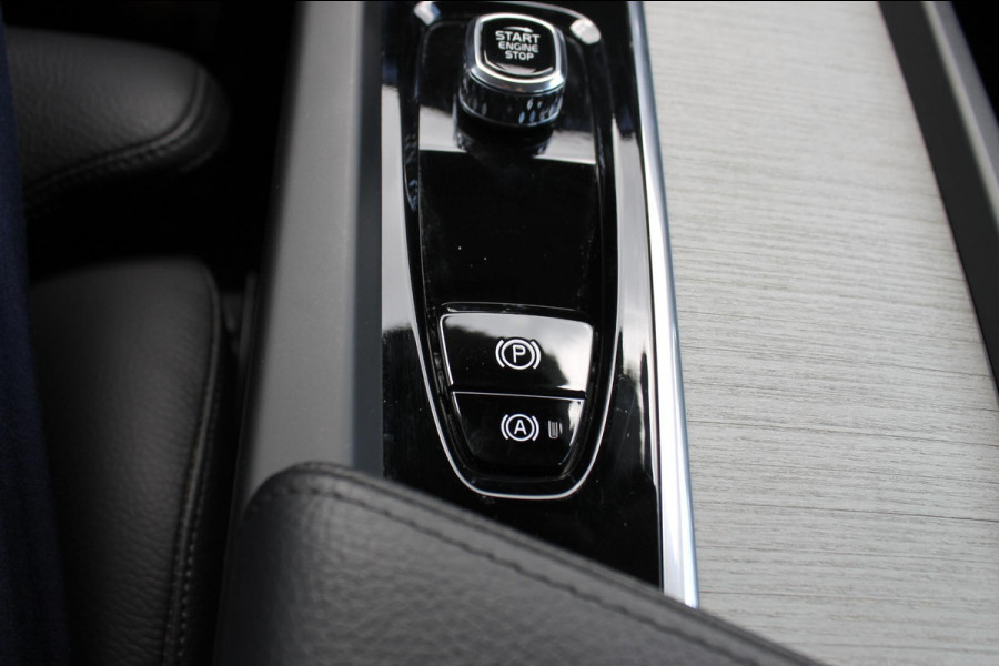 Volvo V60 B4 211PK Automaat Inscription Lederen bekleding / 18" lichtmetalen velgen / Apple Carplay / Adaptieve Cruise control / Stoelverwarming / Elektrisch bedienbare bestuurdersstoel met geheugen