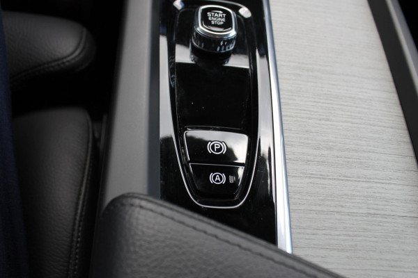 Volvo V60 B4 211PK Automaat Inscription Lederen bekleding / 18" lichtmetalen velgen / Apple Carplay / Adaptieve Cruise control / Stoelverwarming / Elektrisch bedienbare bestuurdersstoel met geheugen