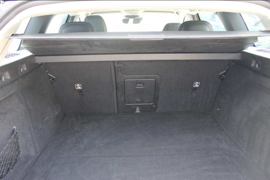 Volvo V60 B4 211PK Automaat Inscription Lederen bekleding / 18" lichtmetalen velgen / Apple Carplay / Adaptieve Cruise control / Stoelverwarming / Elektrisch bedienbare bestuurdersstoel met geheugen