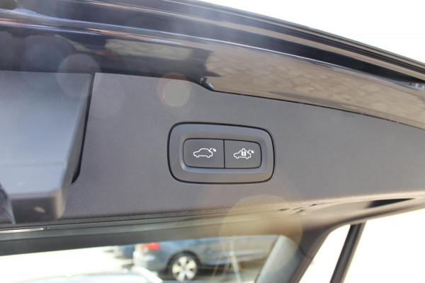 Volvo V60 B4 211PK Automaat Inscription Lederen bekleding / 18" lichtmetalen velgen / Apple Carplay / Adaptieve Cruise control / Stoelverwarming / Elektrisch bedienbare bestuurdersstoel met geheugen