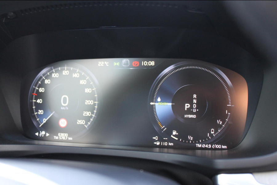 Volvo V60 T6 350PK Plug-in hybrid AWD Plus Bright Long Range / 19" lichtmetalen velgen / Harman Kardon Audio / Adaptieve Cruise Control / Elektrisch verstelbare voorstoelen met geheugen