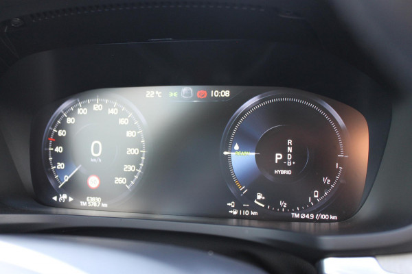 Volvo V60 T6 350PK Plug-in hybrid AWD Plus Bright Long Range / 19" lichtmetalen velgen / Harman Kardon Audio / Adaptieve Cruise Control / Elektrisch verstelbare voorstoelen met geheugen