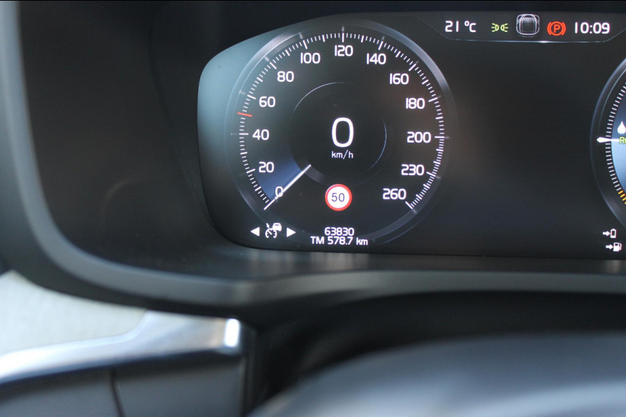 Volvo V60 T6 350PK Plug-in hybrid AWD Plus Bright Long Range / 19" lichtmetalen velgen / Harman Kardon Audio / Adaptieve Cruise Control / Elektrisch verstelbare voorstoelen met geheugen