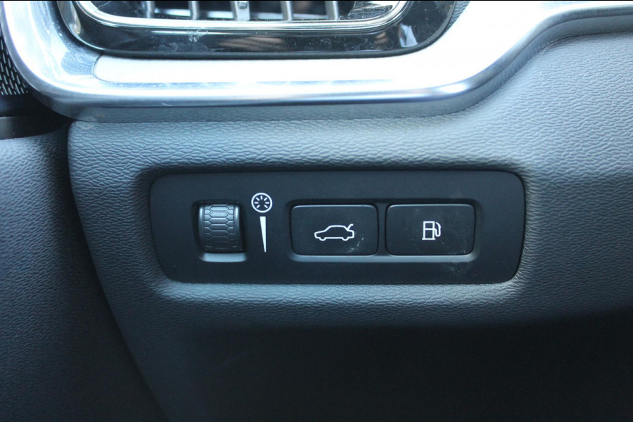 Volvo V60 T6 350PK Plug-in hybrid AWD Plus Bright Long Range / 19" lichtmetalen velgen / Harman Kardon Audio / Adaptieve Cruise Control / Elektrisch verstelbare voorstoelen met geheugen